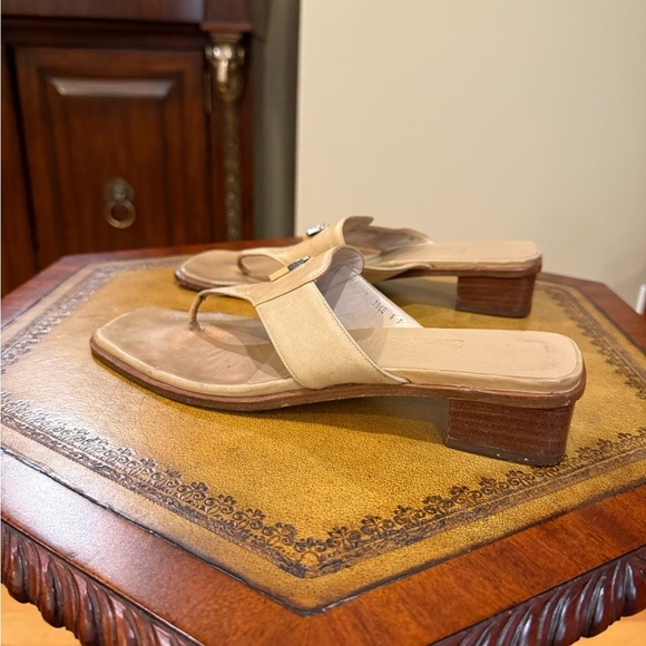 Salvatore Ferragamo Tan Leather Thong Sandals Size 9 MSRP $495 - Picture 3 of 9